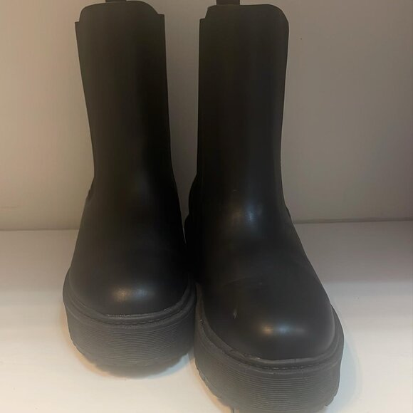 Stylish Black Chunky Chelsea Boots - Size 8.5 - Picture 8 of 9